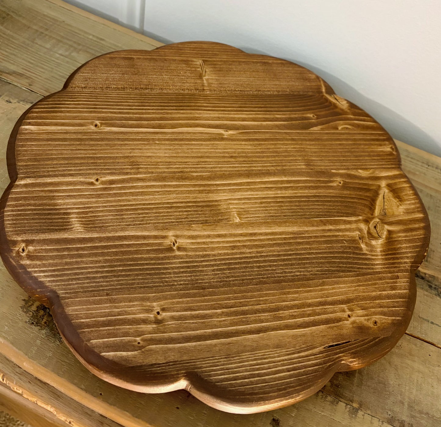 Handcrafted Ruffled Round Riser
